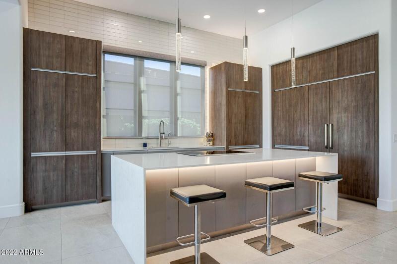 31_19823_N_83rd_Pl__31_mls