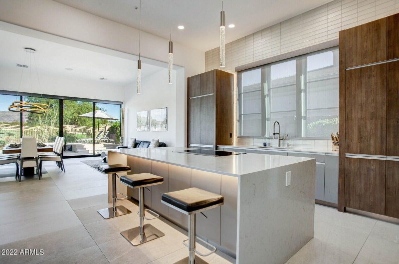 33_19823_N_83rd_Pl__33_mls