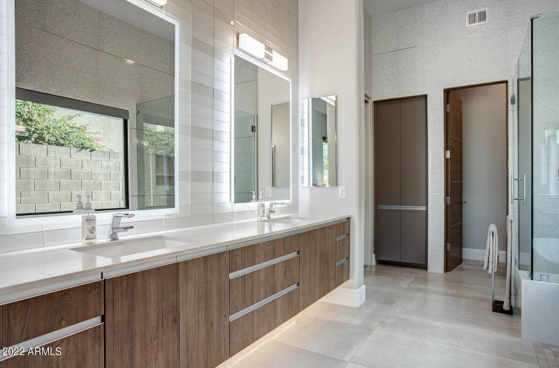 51_19823_N_83rd_Pl__51_mls