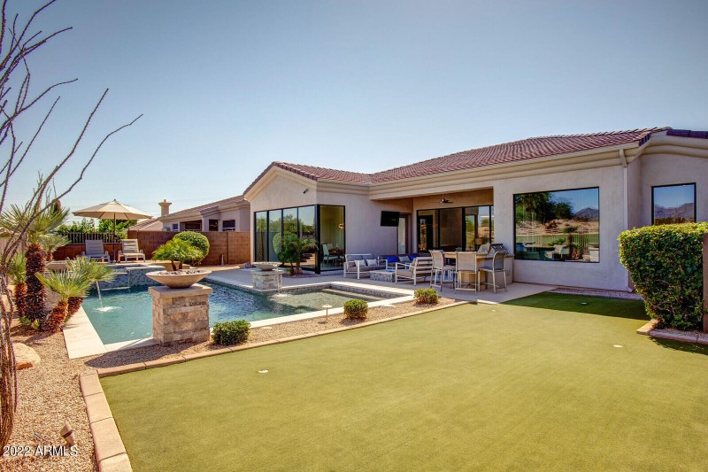 77_19823_N_83rd_Pl__77_mls