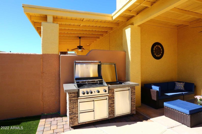 Covered Patio-BBQ Grill