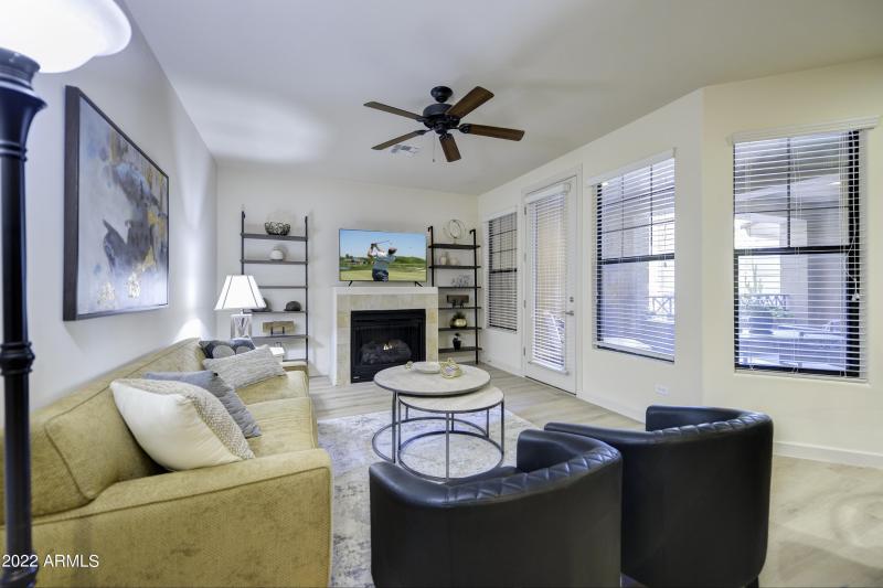 Living w/Gas Fireplace