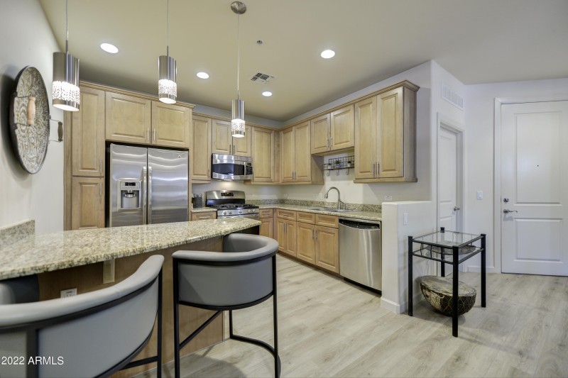 Kitchen-Breakfast Bar