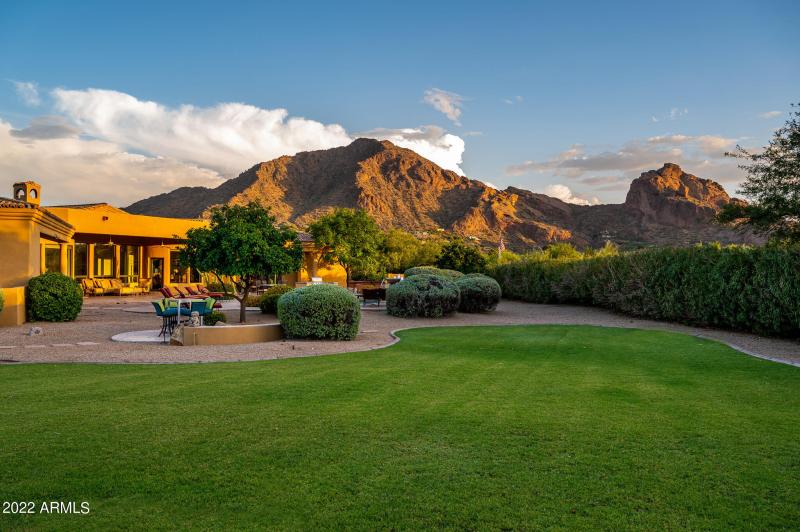 CAMELBACK MOUNTAIN VIEWS