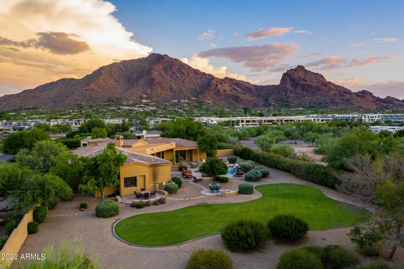 Sought after Lost Dutchman property