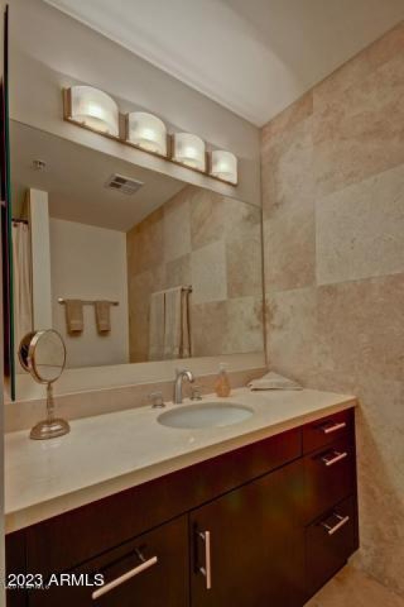 20151026193835003729000000-o