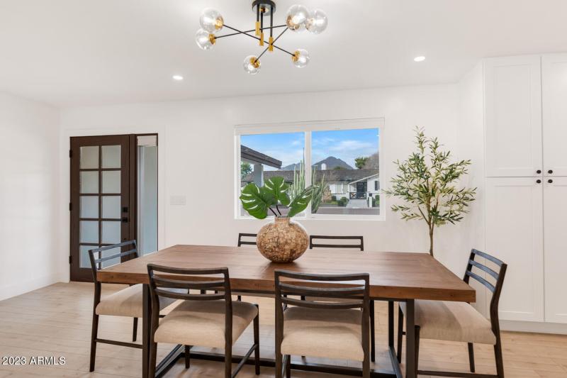 5311 N Woodmere Fairway-large-007-039-53