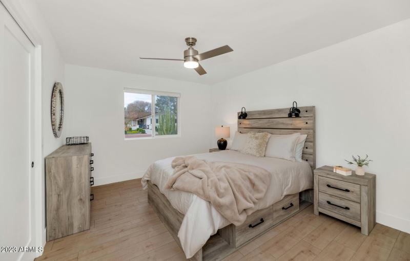 5311 N Woodmere Fairway-large-021-022-53