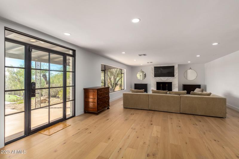 0024-05 - Saddle Rock