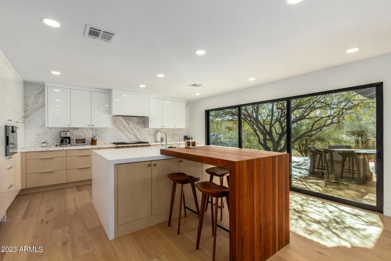 0028-11 - Saddle Rock