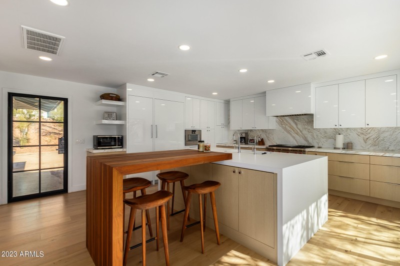 0031-12 - Saddle Rock