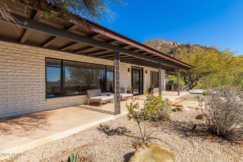 0046-28 - Saddle Rock