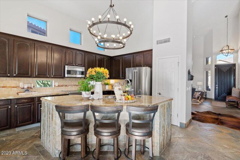 Convenient breakfast bar and table