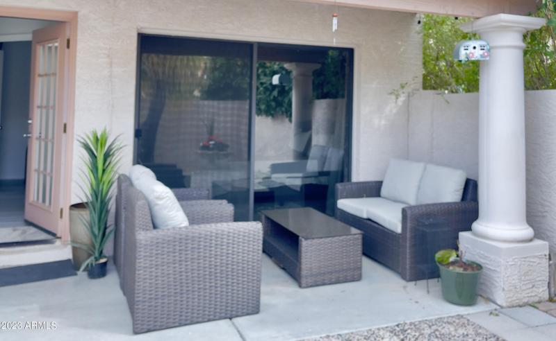 Cosy Conversation Area