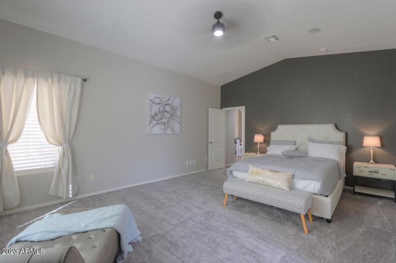 22 Owners suite towards Headboard