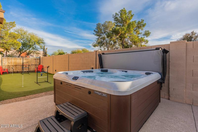 New 8 Person Hot Tub