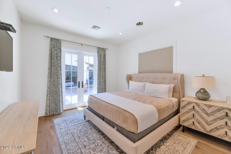 4202 N 64th St-large-039-043-4202 N 64th