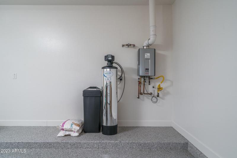 36) H20 SOFTENER _ TANKLESS