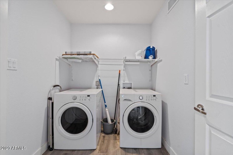 Full Size Laundry Room