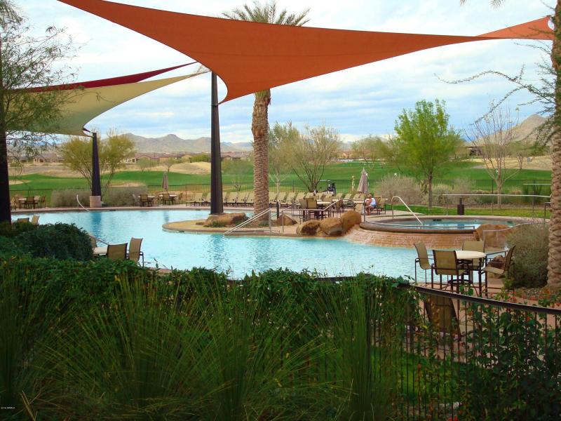 LARGE HEATED 'RESORT' OUTDOOR POOL