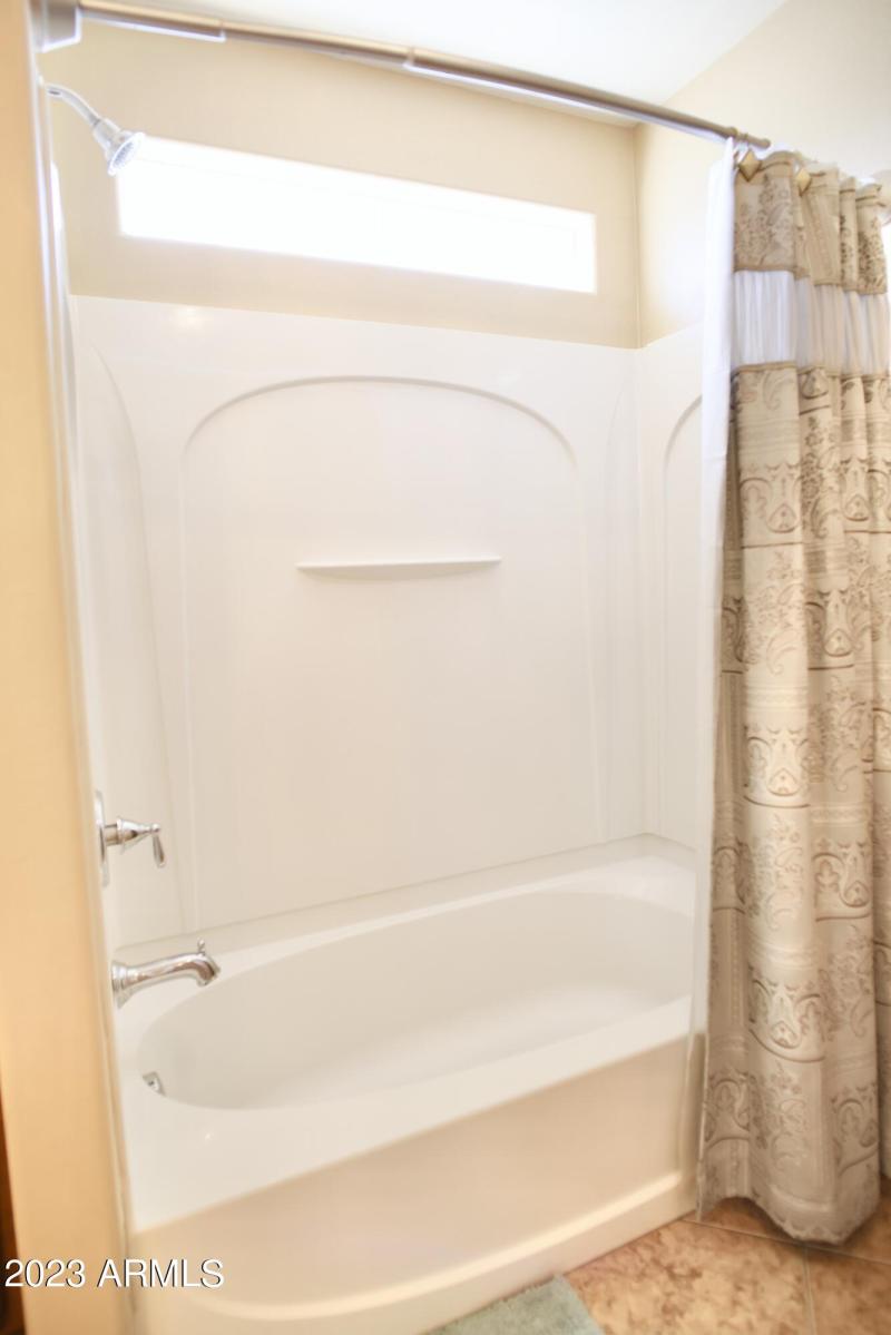 D3F6972C-50BF-4C20-A1F9-E0E131B8A737_1_2