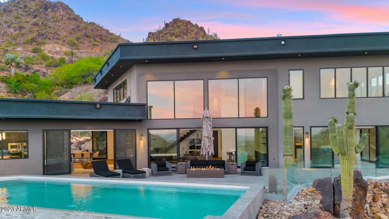 4010 E Canyon Ct-large-041-058-4010 Cany