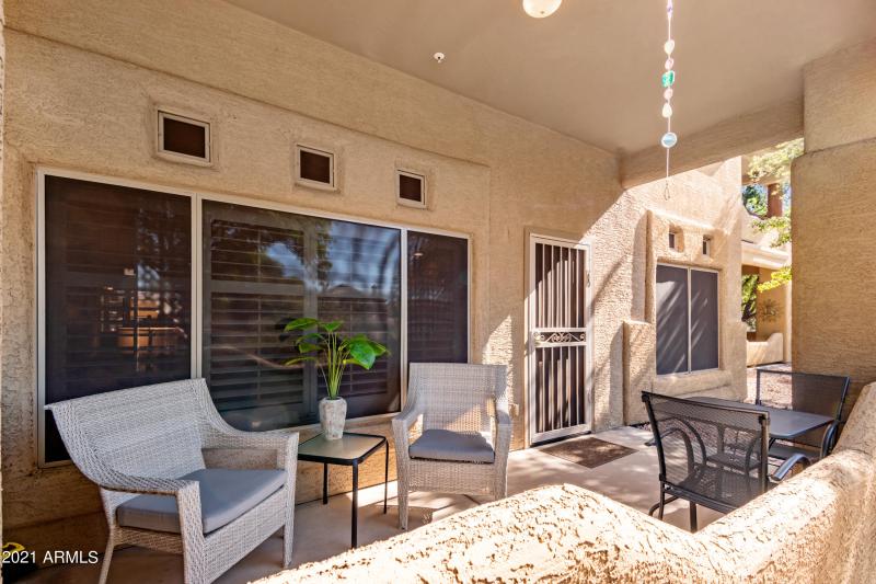 LARGE COVERED PATIO