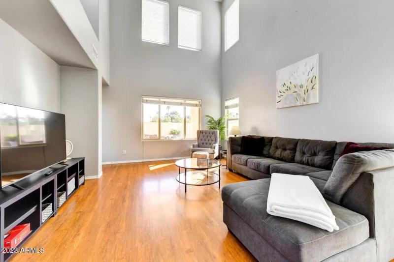 153 N Greenwood living area