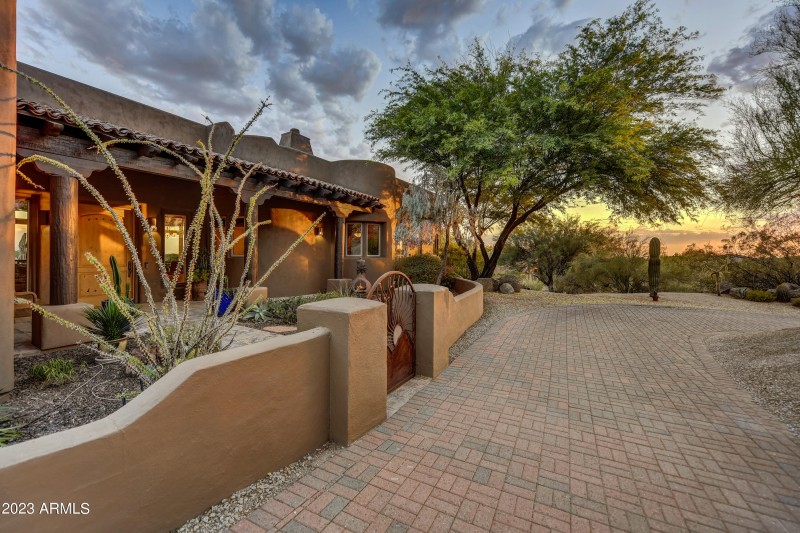 007_Sunset Front Entry