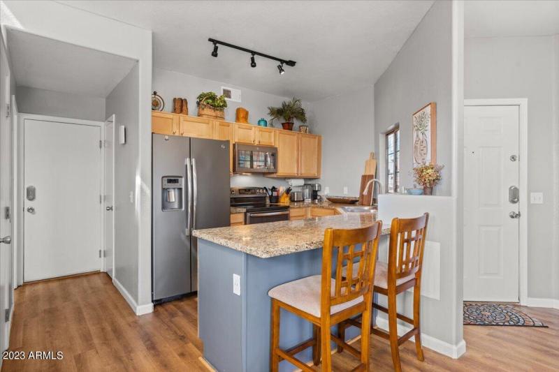 Kitchen with Breakfast Bar