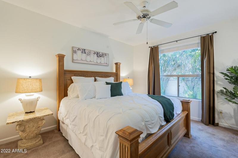 Master Bedroom w/En-Suite Bathroom