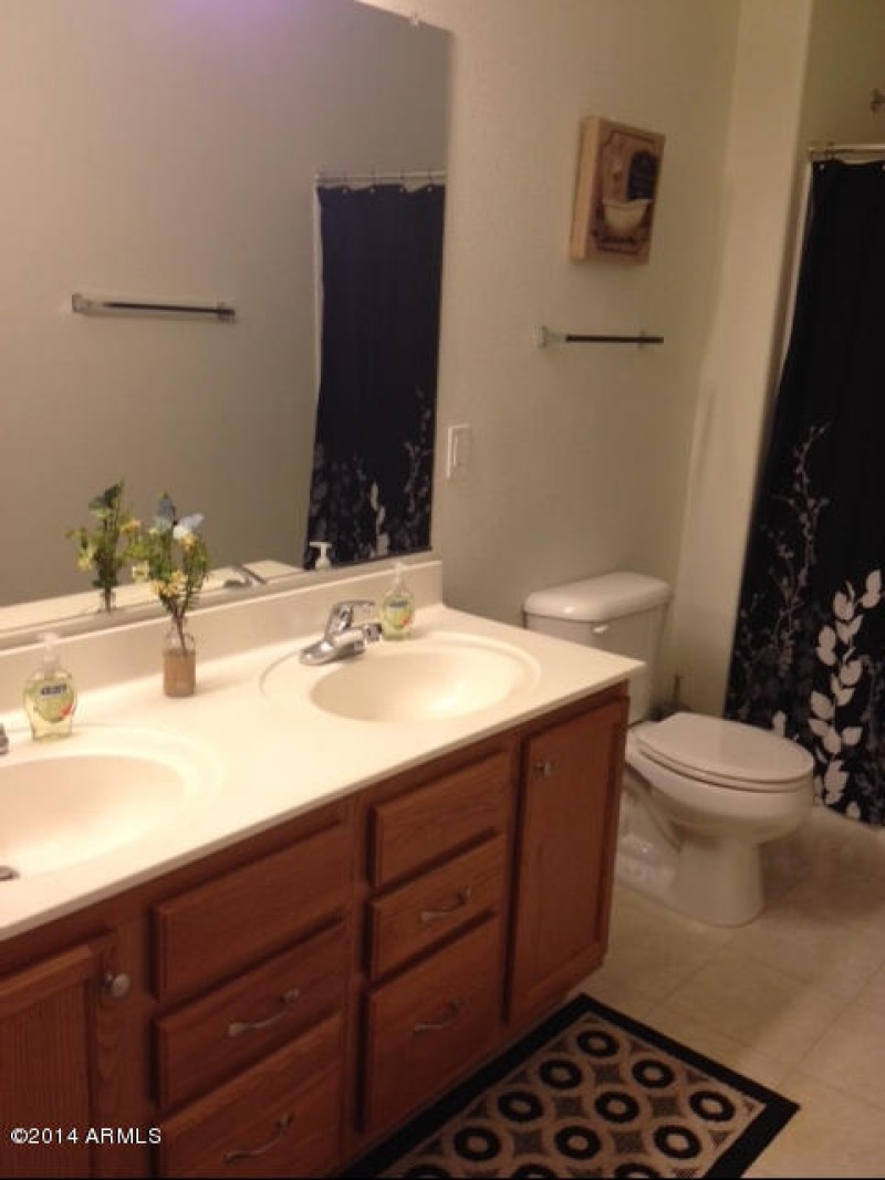 Rialto Master Bathroom3