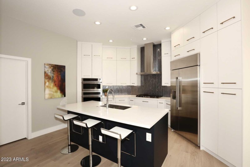 Kitchen With Breakfast Bar
