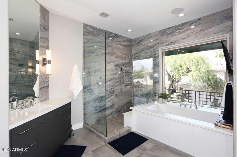 PrimaryPrimary BathTub and Shower