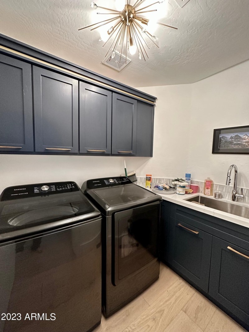 Lauardry room With Sink