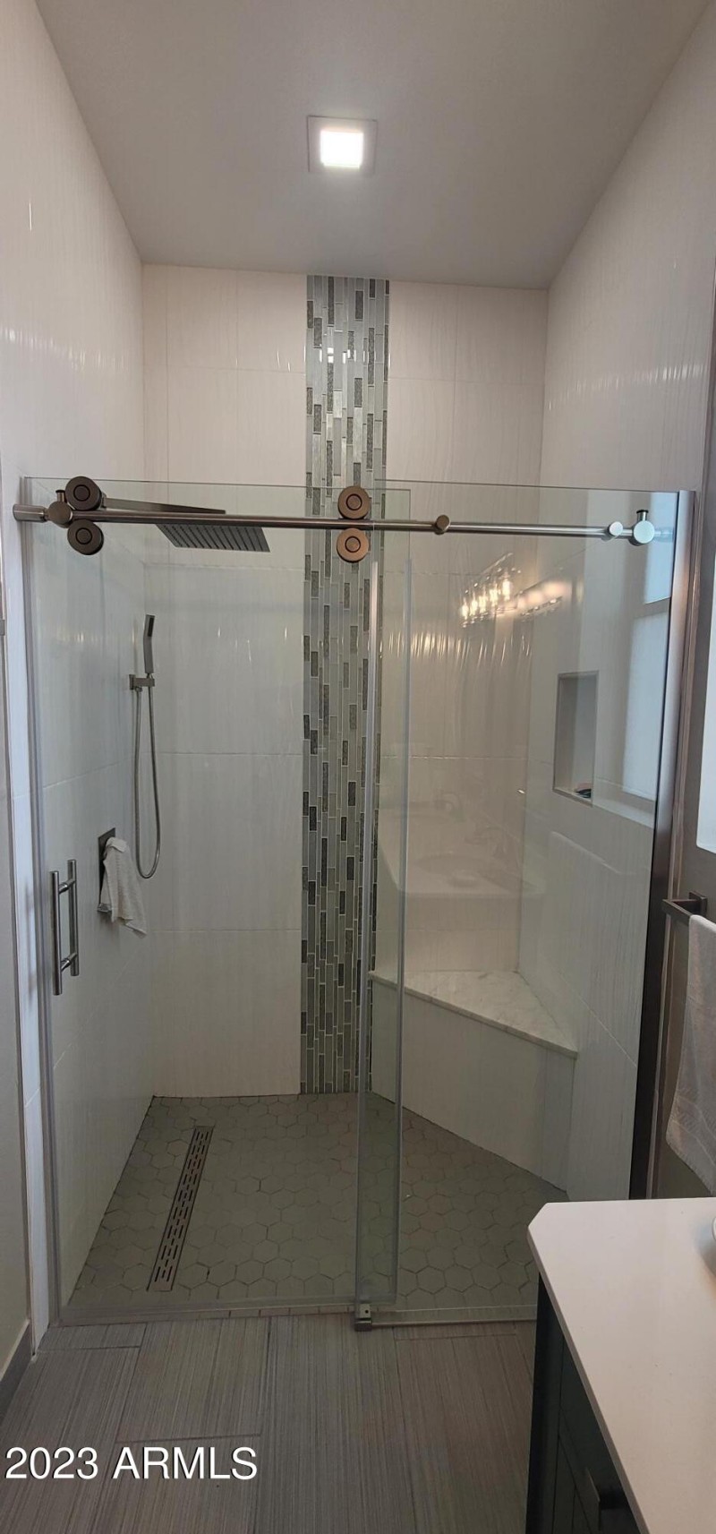 Acacia master shower