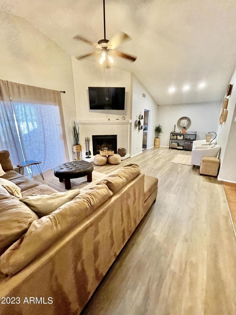 A56CB751-B0C1-4DA4-9AEB-DDF7E193A6FA