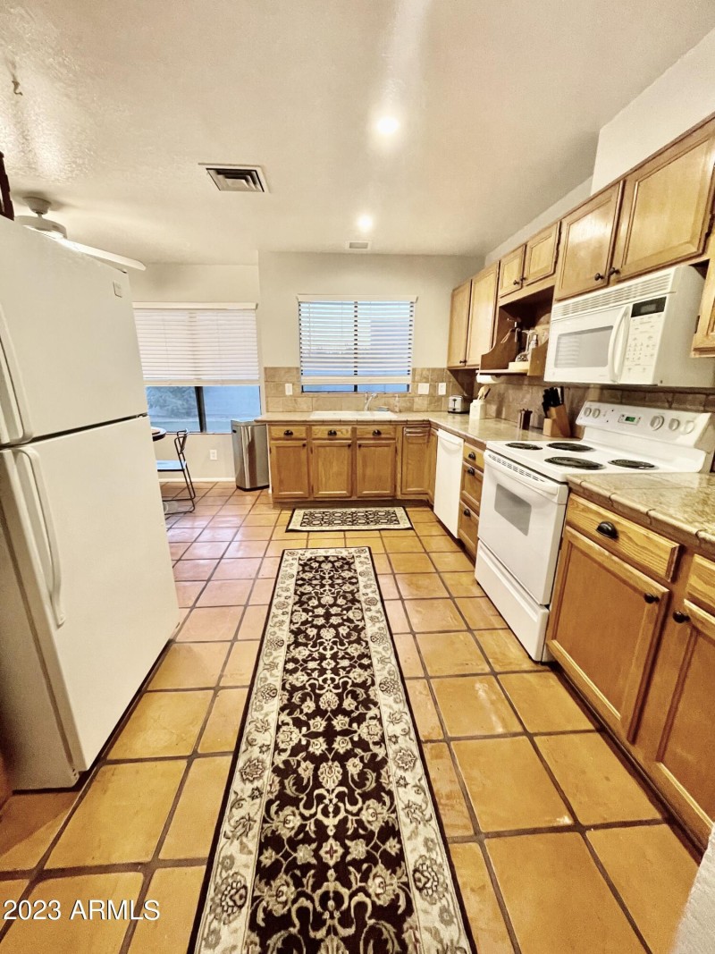 E85C70FA-7BD6-4CA8-A1C5-203CD8D0D925