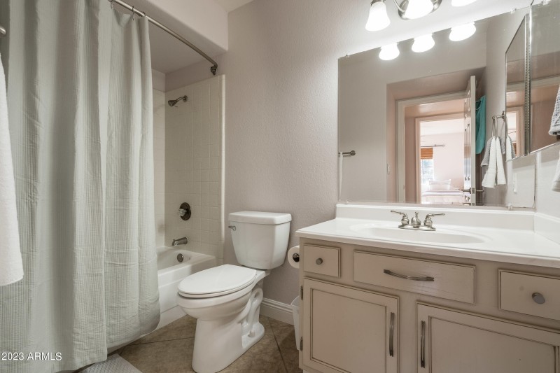 017_Sandra Guest Bath