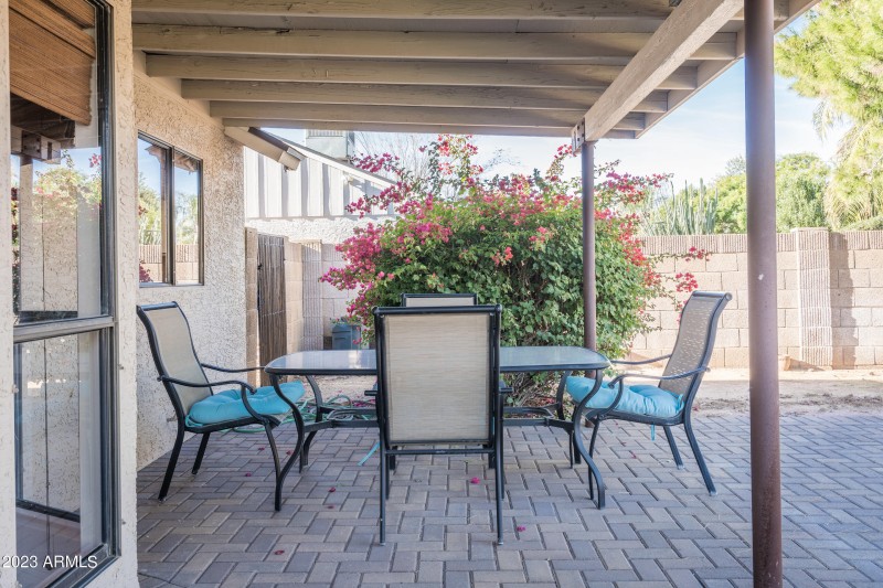 019_Sandra Patio Dining