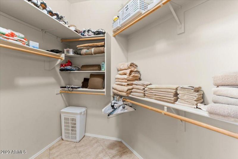 20-Walk in Closet