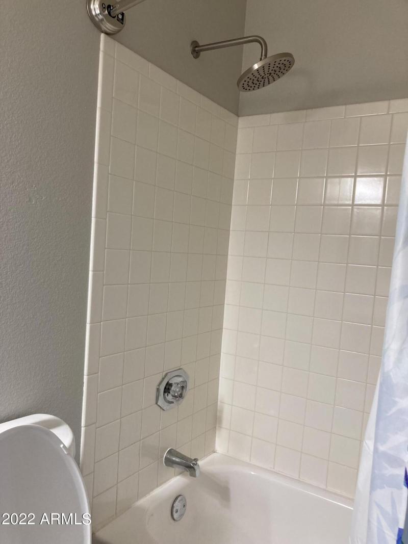 look at that shower head