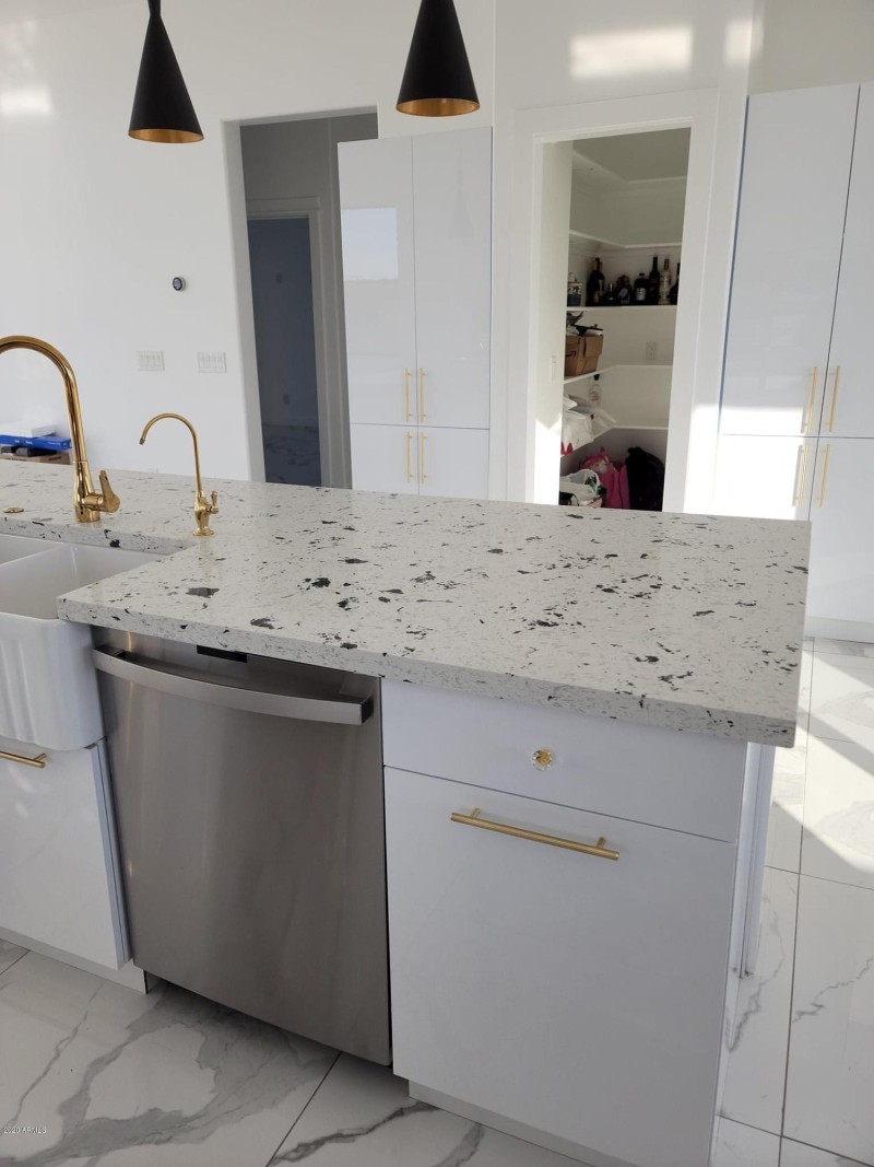 128912821_656316115042259_75748998616307