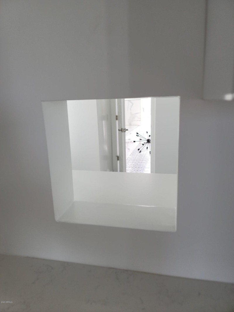 horz laund chute to mstr clos