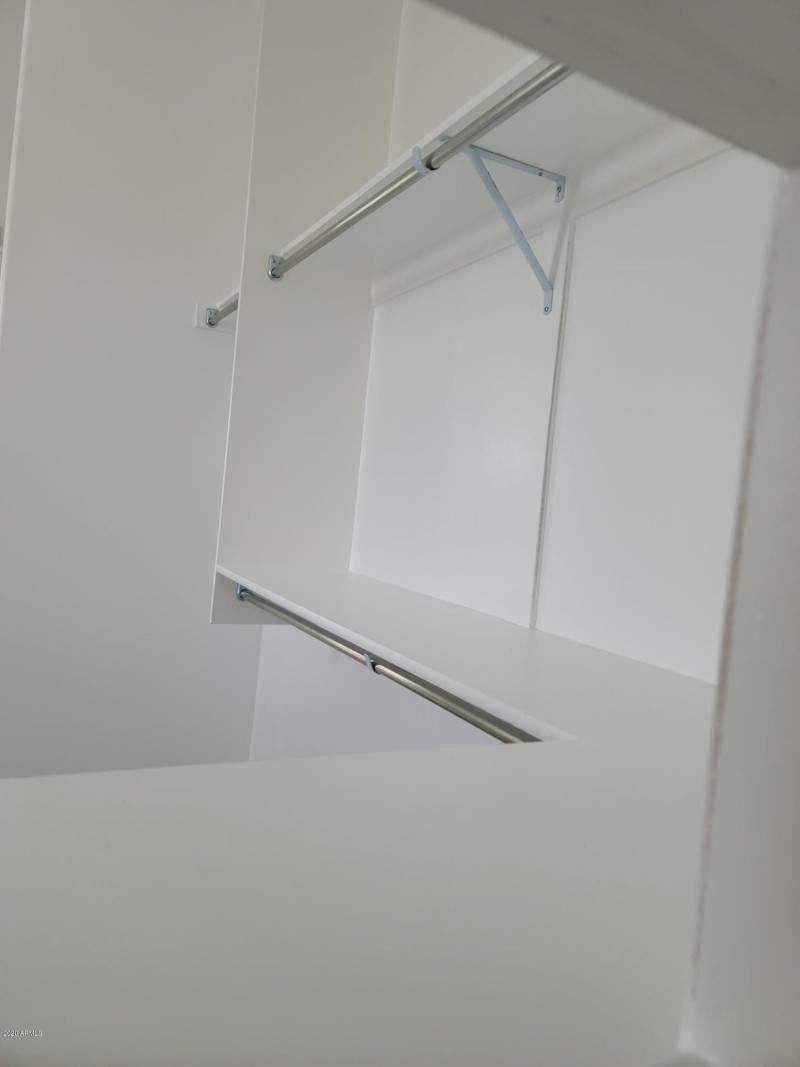 horiz laundry chut to mstr clos