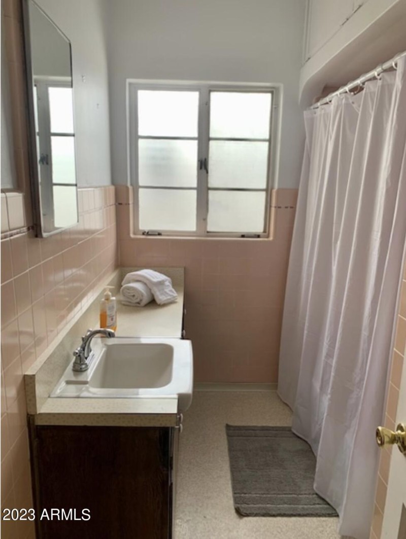 877 E Sycamore Unit A