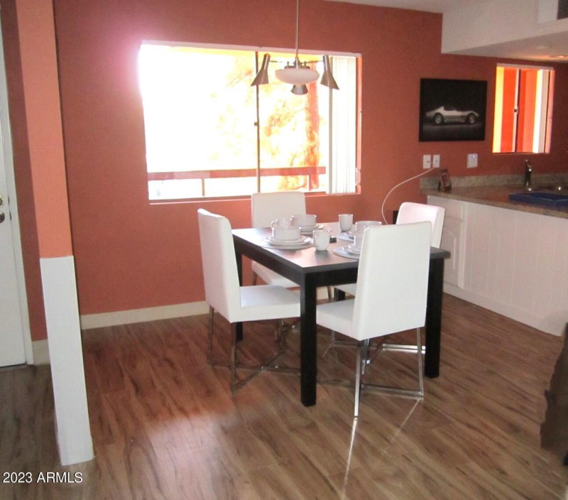 5 402 DINING AREA
