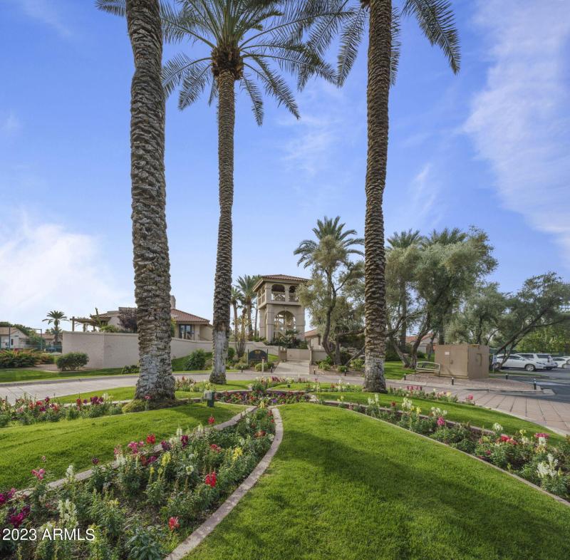 RACQUET CLUB - CLUBHOUSE ENTRANCE