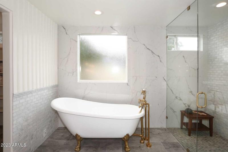 Master Bath-Slipper Tub