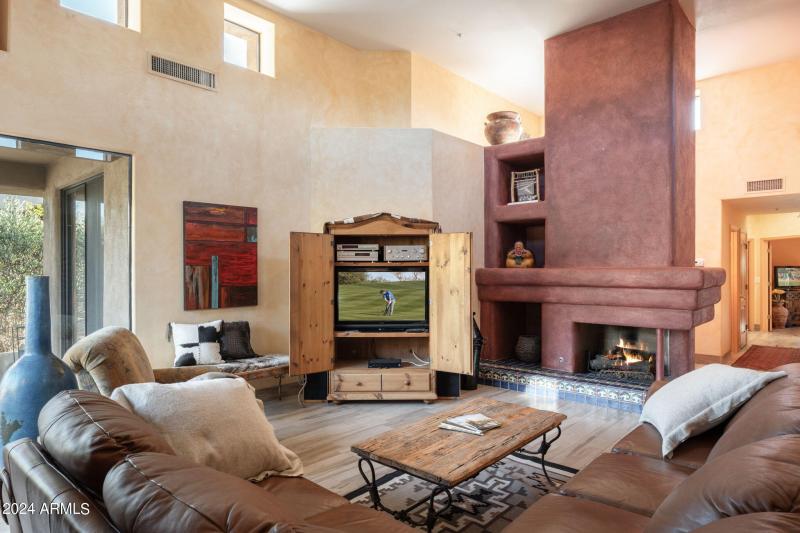 6-web-or-mls-7500-e-boulders-pkwy-72